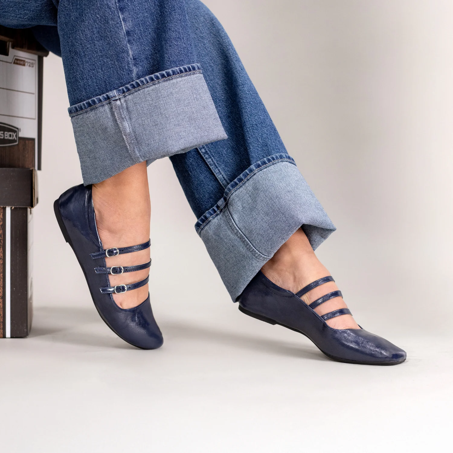 DARLIN STATEMENT FLATS IN WIDE - Crinkle Navy - Image 2