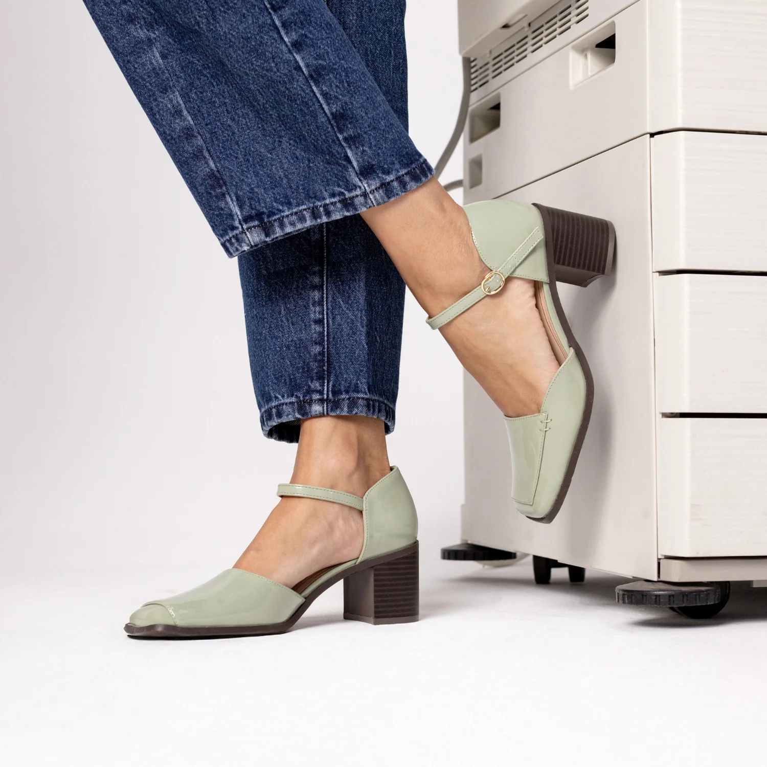 EVANGELINE PATENT HEELS IN WIDE - Patent Green - Image 2