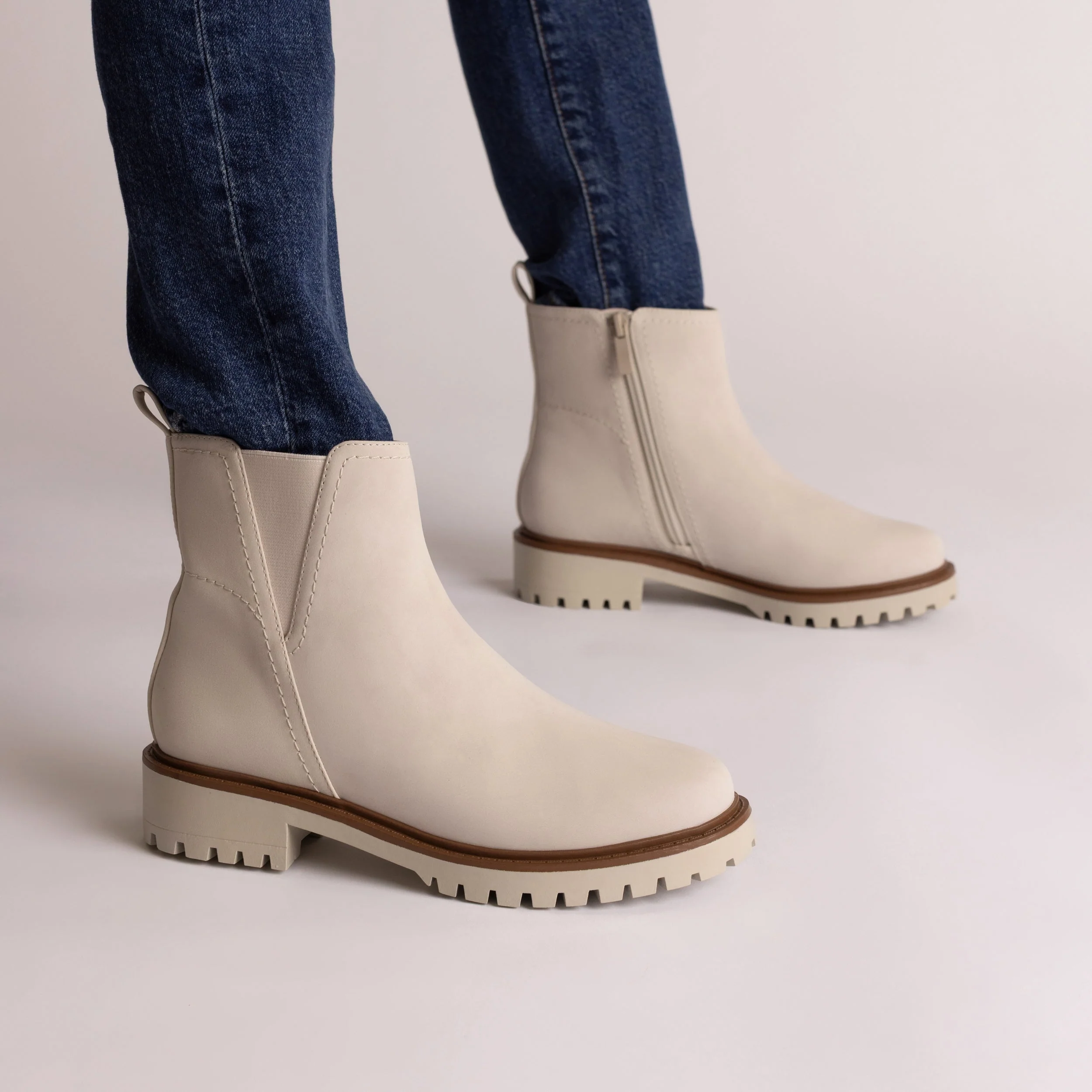 JUNNAH CHELSEA BOOTS IN WIDE - Bone - Image 2