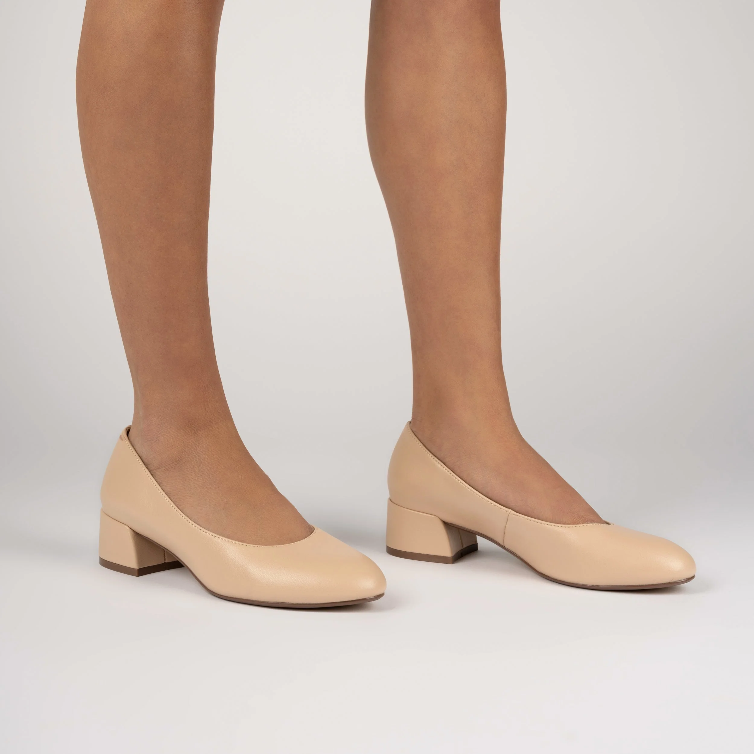 SAAR II LOW PUMP HEELS IN PATENT - Nude Patent - Image 2
